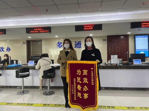 三比一提升 政務(wù)服務(wù)有溫度，企業(yè)點(diǎn)贊贈(zèng)錦旗，網(wǎng)絡(luò)預(yù)約出租汽車經(jīng)營(yíng)服務(wù)優(yōu)化升級(jí)